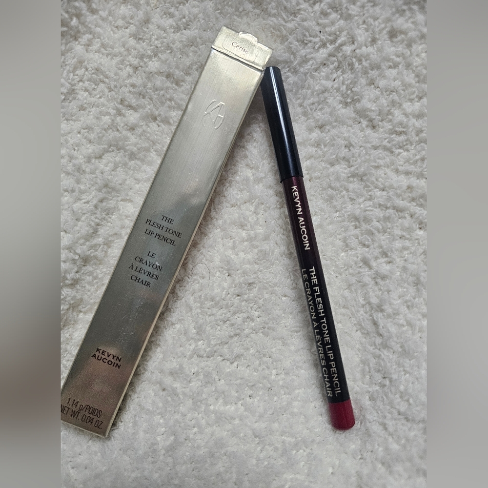 Kevyn Aucoin The Flesh Tone Lip Pencil in the shade Cerise